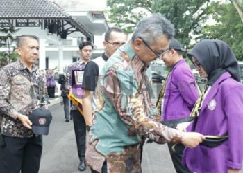 Pj Bupati Ciamis Melepas 508 Peserta KKN Unigal TA 2024/2025