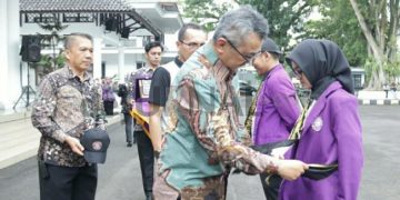 Pj Bupati Ciamis Melepas 508 Peserta KKN Unigal TA 2024/2025