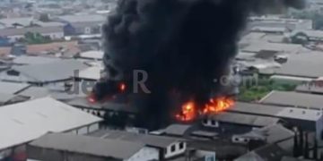 Kebakaran di Kavling Blok 39 C9 Desa Rahayu Kecamatan Margaasih Padam Setelah 13 Jam 13 Armada dan 60 Petugas Berjibaku