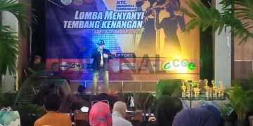 Foto : Penampilan salah satu peserta Lomba Menyanyi Tembang Kenangan yang di gelar KTC Sabtu (11/01/2025)