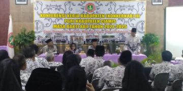 Foto : Konferensi Kerja Kabupaten (Konkerkab) III Persatuan Guru Republik Indonesia (PGRI) Kabupaten Ciamis Masa Bakti XXII Tahun 2021-2025 di Aula Wisma Guru, Minggu (12/01/2025).
