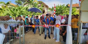 Pj. Bupati Garut Resmikan Lapangan Sepak Bola Cisanggiri