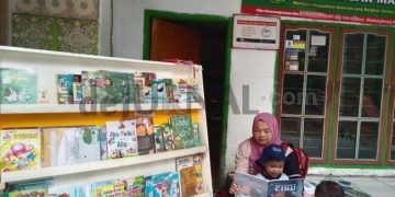 Bocah Kecil Itu Berhenti Menangis Karena Buku