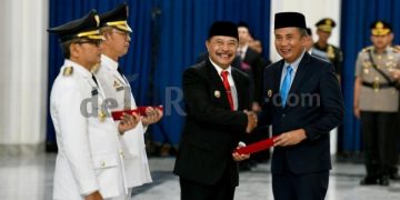 Pj. Gubernur Jabar Serahkan SK Perpanjangan Masa Jabatan Penjabat Bupati Garut Bersamaan Pelantikan Penjabat Bupati Subang dan Penjabat Wali Kota Cimahi