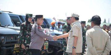 Kapolri Menerima Penyerahan Maung MV3 Untuk Kebutuhan Operasional Dari Menhan