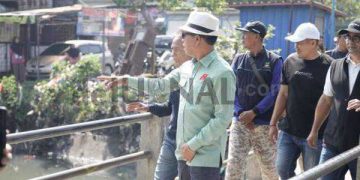 Tinjau Lokasi Rawan Banjir di Dayeuhkolot, Bupati Bandung Sebut Tanggul Sungai Cikapundung Kolot yang Jebol  Segera Ditangani