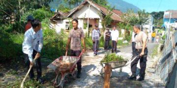 Polsek Leles Gelar Kerja Bakti Antisipasi Bencana Hidrometeorologi
