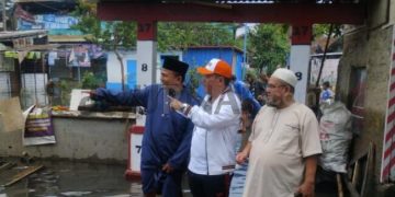 Prihatin Musibah Banjir Legislator F PKS H. Dadang Suryana,S.Ip  Turun ke Lokasi