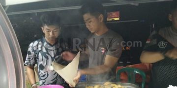 Sat Brimob Polda Jabar Sediakan Dapur Lapangan Bagi Warga Terdampak Banjir Dayeuhkolot