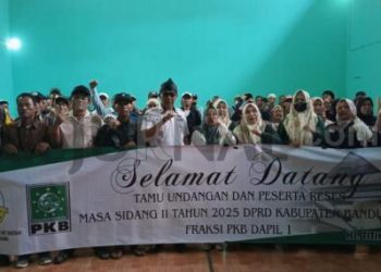 Anggota DPRD Kabupaten Bandung Hj.Titik Kartika Farahdiba, S.Pd.I reses di Desa Jatisari Kecamatan Kutawaringin.