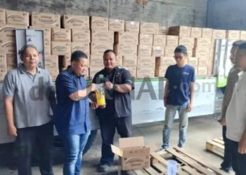 Polres Subang  Bersama Disperindagsar Cek Dua Perusahan Minyak Kita Agar Tidak Ada Kecurangan Dalam Kemasan