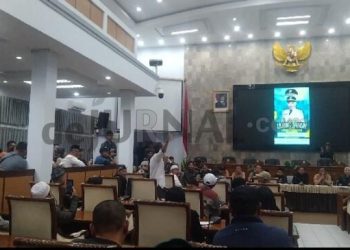 Ketegangan Sempat Mewarnai Audiensi Aliansi Umat Islam Bersama Pemkab Garut di Gedung DPRD
