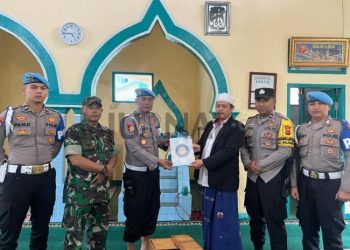 Polres Garut Bagikan Al-Qur’an Ke Yayasan dan Pondok Pesantren