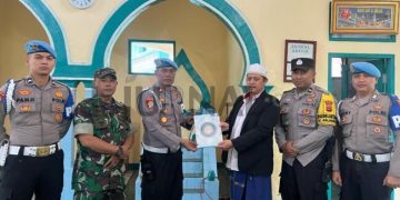 Polres Garut Bagikan Al-Qur’an Ke Yayasan dan Pondok Pesantren
