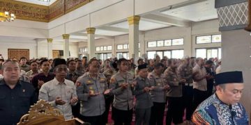 Polri berduka : Tiga Personel Gugur dalam Tugas, Polda Jabar dan Jajaran Serentak Laksanakan Sholat Ghoib