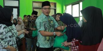 Bupati Bandung Beri Santunan dan Bagikan 2.000 Paket Sembako