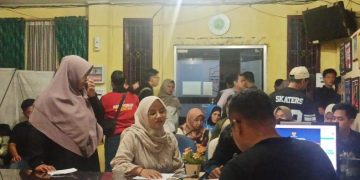 Foto : Suasana Pelayanan Disdukcapil Ciamis Di Libur Lebaran Jumat Malam (04/04/2025)