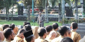 Foto : Bupati Ciamis Herdiat Sunarya Pimpinan Apel Gabungan Pejabat SKPD Selasa 08/04/2025)