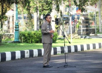 Foto : Bupati Ciamis Herdiat Sunarya Berikan Tanggapan Terkait Pergeseran Tanah Panawangan Usai Apel Gabungan. Selasa (08/04/2025)