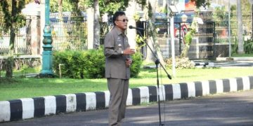 Foto : Bupati Ciamis Herdiat Sunarya Berikan Tanggapan Terkait Pergeseran Tanah Panawangan Usai Apel Gabungan. Selasa (08/04/2025)