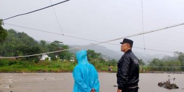 Anak Usia 5 Tahun Terseret Arus Sungai Cikaengan Garut