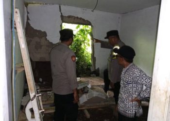 Bencana Alam Tebing Longsor Hantam Bangunan Rumah Warga di Ciamis