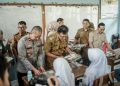 Foto : Bupati Ciamis Herdiat Sunarya Tinjau Penyaluran MBG di SMAN 1 Ciamis. Senin (14/04/2025)