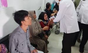 Sidak Ke RSUD, Bupati Herdiat Temukan Dokter Terlambat