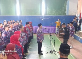 Foto : Ketua PPDI Kabupaten Ciamis Ahmad Himawan melantik PK PPDI Sadananya di Aula Desa Tanjungsari Jumat (25/04/2025)