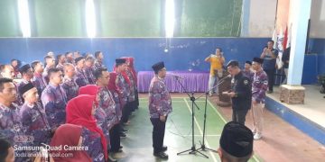 Foto : Ketua PPDI Kabupaten Ciamis Ahmad Himawan melantik PK PPDI Sadananya di Aula Desa Tanjungsari Jumat (25/04/2025)
