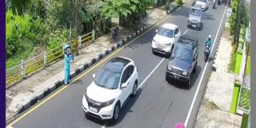 Foto : Salah Satu Simpang Jalan Terlihat Ramai Lancar Oleh Pemudik Yang Melakukan Arus Balik. Sabtu (05/04/2025)