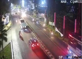 Foto : Kendaraan Yang Melintas Di Sabtu Malam Masih Terurai Aman Lancar dan Tertib. Sabtu (07/6/04/2025) dini hari
