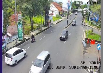 Foto : Kendaraan Arus Balik terlihat melintasi Jalan Jendral Sudirman Ciamis Minggu (06/04/2025)