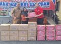 Foto : Kepala BPBD Ciamis Ani Supiyani Menerima Bantuan Secara Simbolis Untuk Korban Pergeseran Tanah Panawangan. Selasa (08/04/2025)