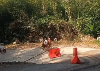 Foto : Sejumlah kendaraan roda 2 terlihat melintasi Tikung Arit setelah selesai perbaikan . Rabu (09/04/2025)