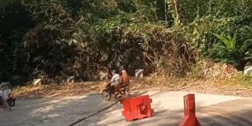 Foto : Sejumlah kendaraan roda 2 terlihat melintasi Tikung Arit setelah selesai perbaikan . Rabu (09/04/2025)