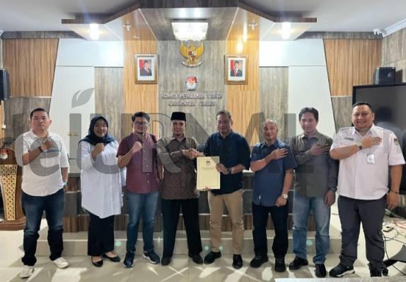 Foto : KPU Bersama Bawaslu dan Disdukcapil Berfoto bersama usai Rapat Pleno Rekapitulasi Pemutakhiran Daftar Pemilih Berkelanjutan Triwulan satu di Aula KPU Ciamis Kamis (24/04/2025)