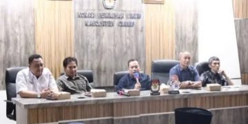 Foto : KPU Ciamis menggelar Rapat Pleno Rekapitulasi Pemutakhiran Daftar Pemilih Berkelanjutan Triwulan satu di Aula KPU Ciamis. Kamis (24/04/2025)