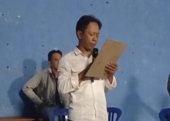 Tangkapan Layar, Kades Sukamaju sedang membacakan pengunduran diri.