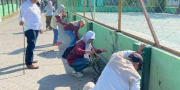 Diprakarsai Kades, Warga Desa Bojongmalaka Dari Anak Sampai Orang Tua Kerja Bakti Bersih-Bersih Lingkungan