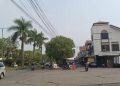 Komplek TKI V perbatasan Desa Rahayu dengan Desa Mekarrahayu Kecamatan Margaasih. Pedagang kaki lima pertanyakan pungutan dikemanakan.