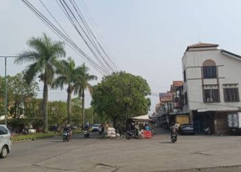 Komplek TKI V perbatasan Desa Rahayu dengan Desa Mekarrahayu Kecamatan Margaasih. Pedagang kaki lima pertanyakan pungutan dikemanakan.