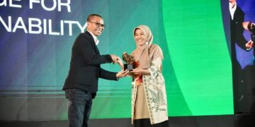 Nasabah PNM Mekaar, Ema Suranta Raih Penghargaan Mata Lokal Award 2025