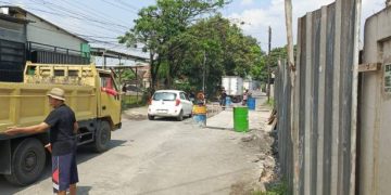 Lama Menunggu Bantuan Pemerintah, Kades Nanjung Inisiatif Perbaiki Jalan Kabupaten Ambrol dari Swadaya Masyarakat dan Pengusaha