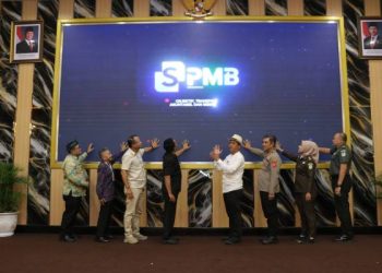 Bupati Bandung membuka Kick Off PMB yang digelar Disdik di Hotel Sutan Raja Soreang.