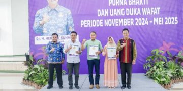 Wujudkan Empati dan Apresiasi, Bupati Ciamis Serahkan Uang Kadedeuh dan Santunan Duka bagi ASN Purna Bakti