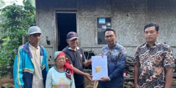 BAZNAS Ciamis Gerak Cepat Perbaiki Gubuk Lansia Ibu Rukimi di Panawangan