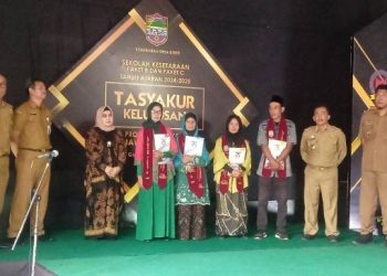 Tasyakur Kelulusan Sekolah Kesetaraan Paket B dan C Desa Beber, 299 Warga Lulus Berkat Program Inovatif “JAWARA GEMAS”