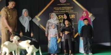 “Satu Anak, Satu Anak Kambing”, Inovasi Desa Beber Pastikan Anak Tuntaskan Pendidikan. Pertama Di Indonesia.