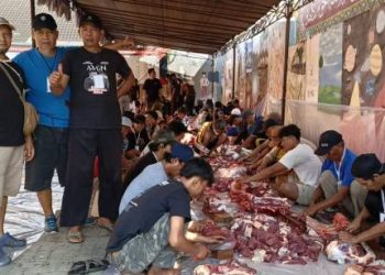 DKM Al-Haq Potong 6  Sapi dan 2 Domba Kurban, 1400 Bungkus Didistribusikan ke Jamaah dan Warga Sekiyar Kecamatan Margahayu